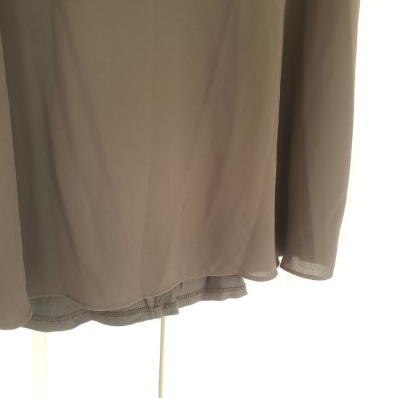 LOFT Dark Olive Sleeveless Blouse - Size MP - Picture 6 of 9